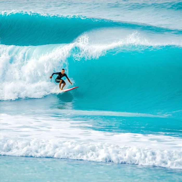 Découvrez les Meilleurs Spots de Surf aux Maldives
